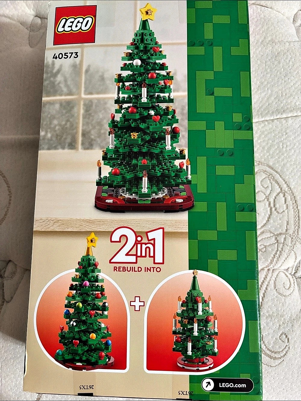NIB LEGO Christmas Tree Building Set 40573 Green & Red